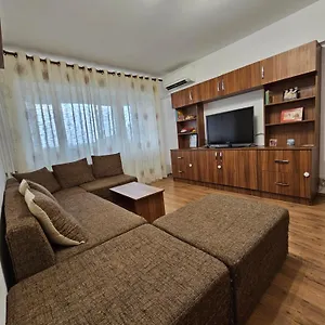Cosy Close To Center With Parking Lot Bucureşti