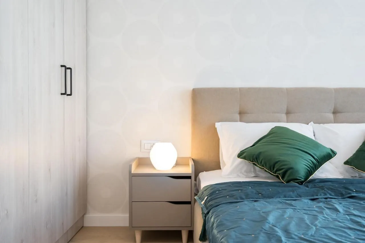 Spring Stylish Apartment Pipera Bucureşti